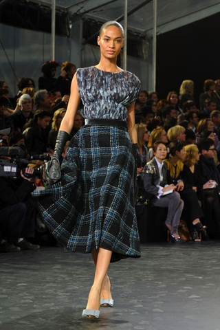 Illustration for article titled Attack Of The Supermodels Continues At Louis Vuitton